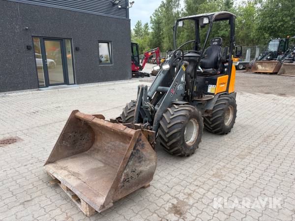 Minilæsser Giant D332SWT med skovl og gafler