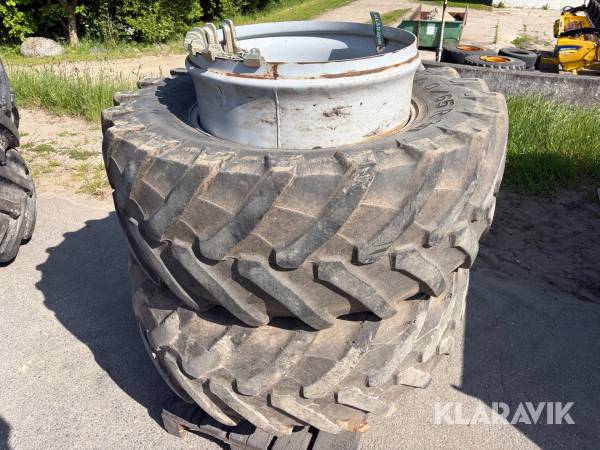 Tvillingehjul Pirelli 540/65R30 2 styk - med 8 klemmer