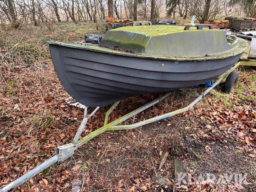 Båd med bådtrailer
