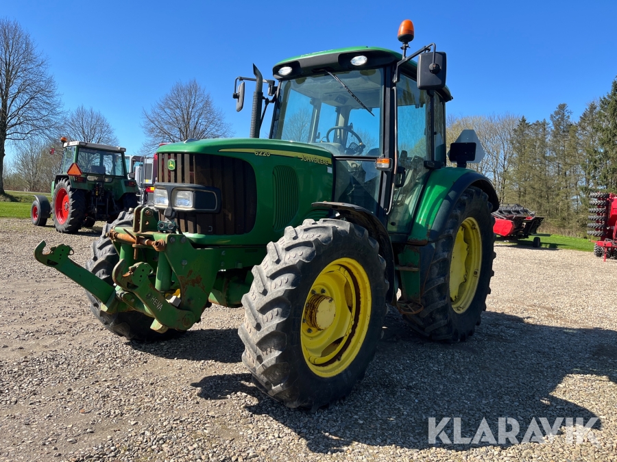 Traktor John Deere 6220 SE