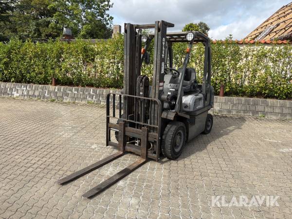 Truck Nissan Y1D2A25T