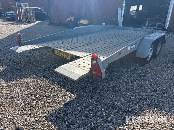 Trailer Variant 2704A4