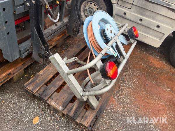 Gasflaskeholder med slangeopruller til redskabsbærer med gasslange og belysning