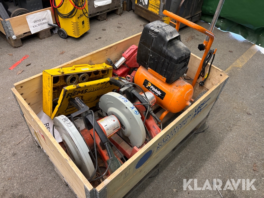 Kompressor, metalafkorter og gevindskærer - 1 palle