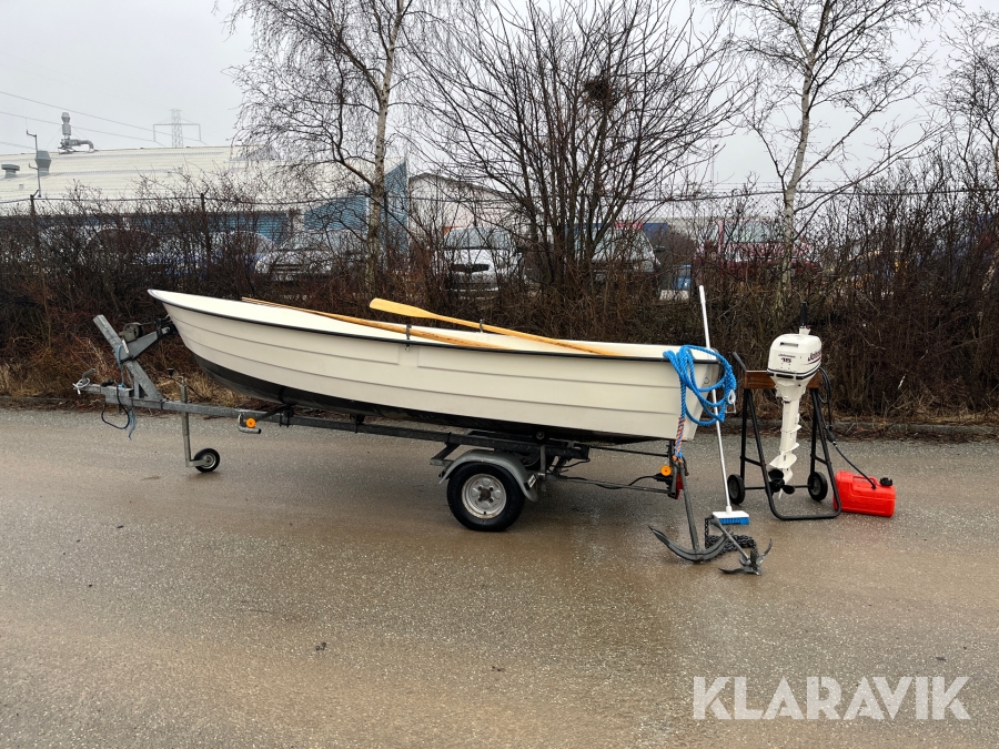 Jolle med trailer og motor