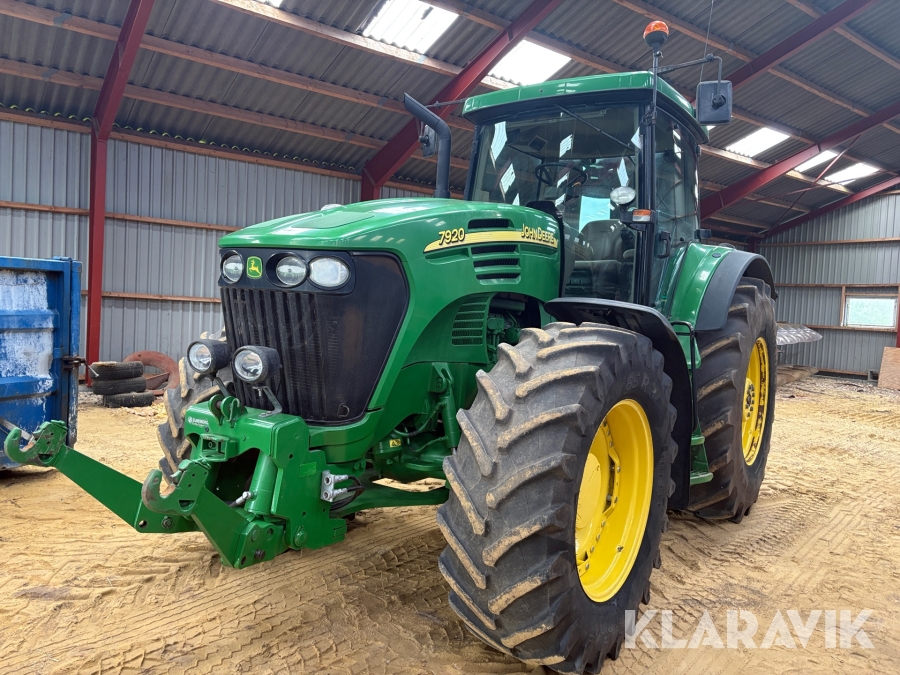 Traktor John Deere 7920