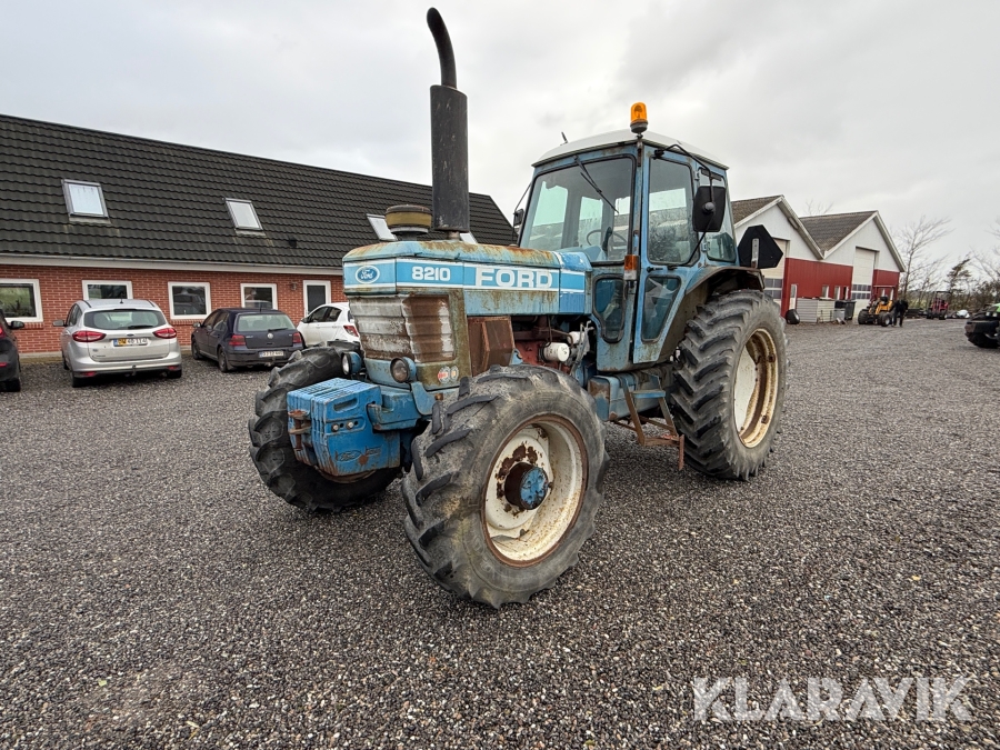 Traktor Ford 8210 1 styk