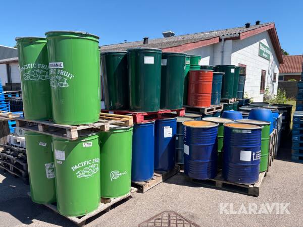 Lot med stål og plastik tønder - 57 styk