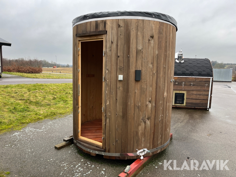 Udendørs bruser med omklædningsrum