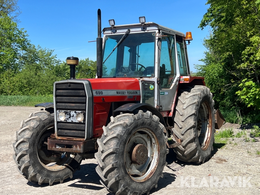 Traktor Massey Ferguson 699