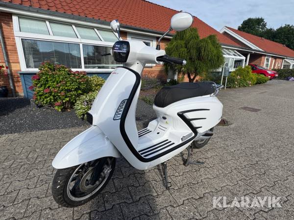 El scooter E-Libra MDB25 MDPAB MDPA01