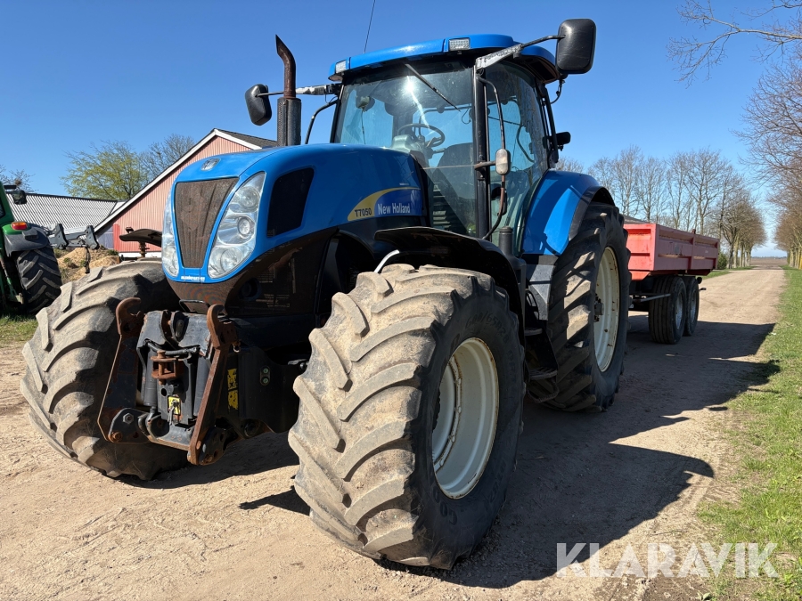Traktor New Holland T7050