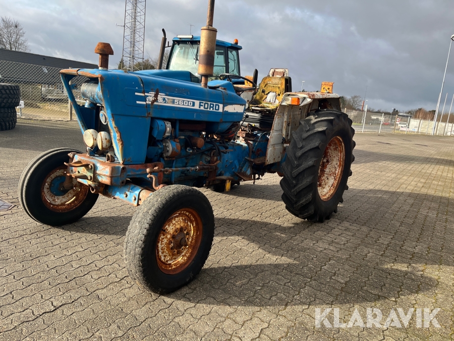 Traktor Ford 5600
