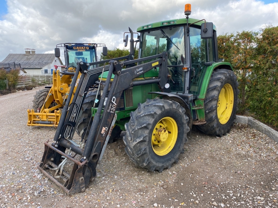 Traktor med frontlæsser