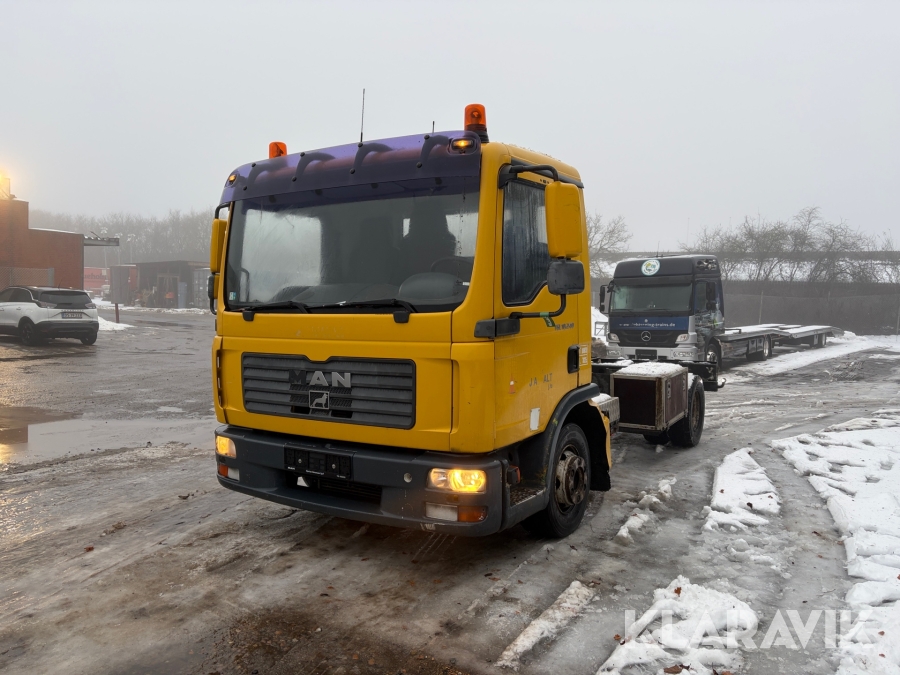 Lastbil Man Tgl 10.240 med container og wirehejs