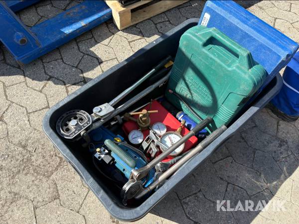 Udstyr til montering af køleudstyr og varmepumper