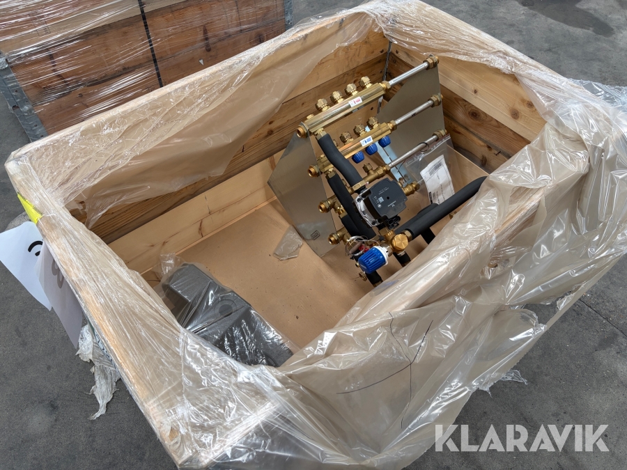 Gulvvarmeunit Wavin BCVS TP2 5KV + 3VV + 4GV med 4 kredse og Grundfos cirkulationspumpe
