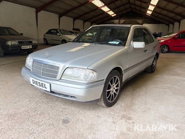 Veteranbil Mercedes Benz C250D 5 cylinder