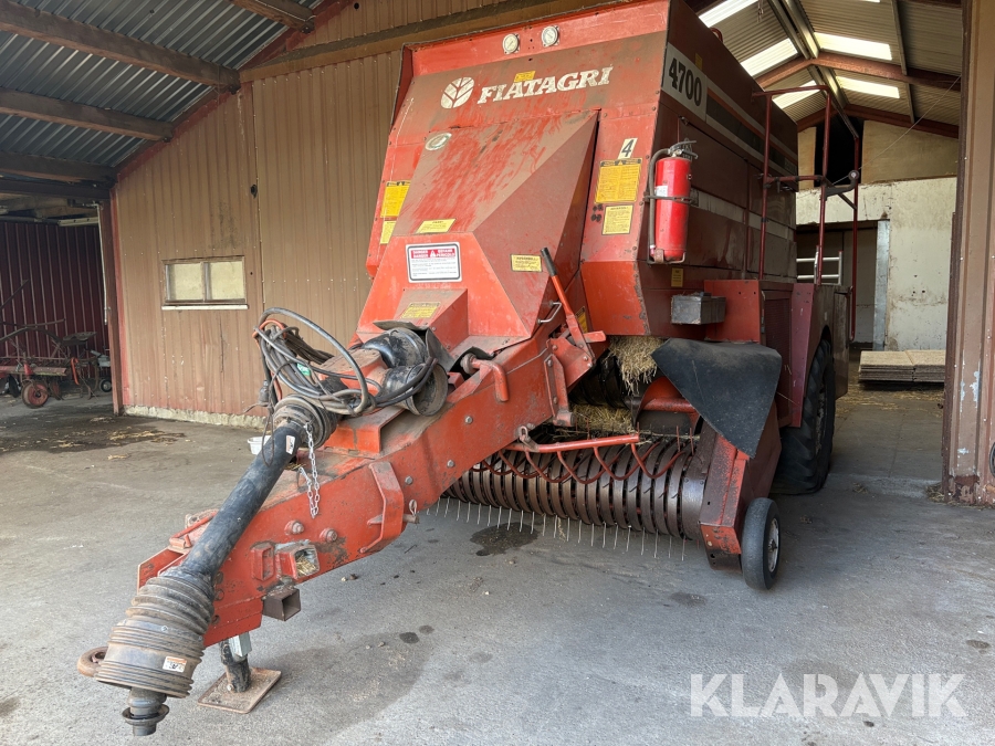 Ballepresser Fiatagri Hesston 4700 med ny vidvinkelkraftoverføring