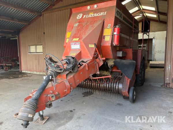 Ballepresser Fiatagri Hesston 4700 med ny vidvinkelkraftoverføring