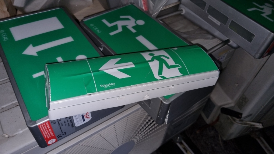Klaravik Auktioner | Exit skilte