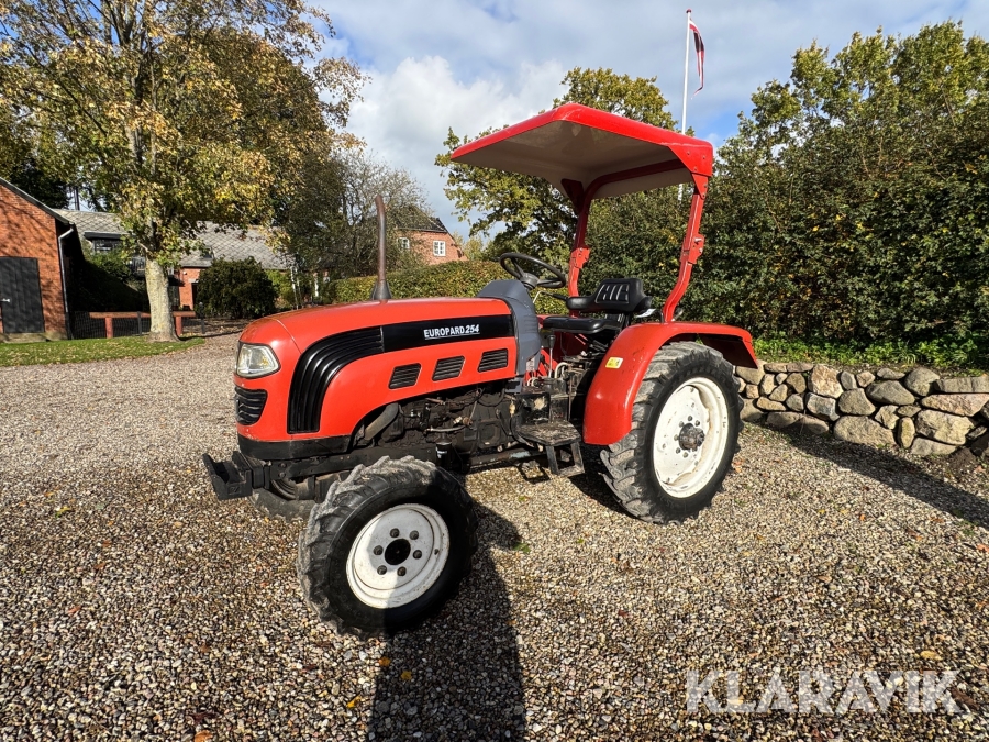 Traktor Foton Europard FT254A