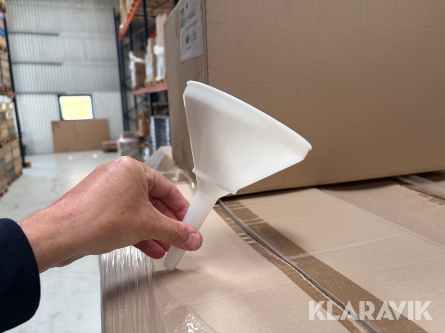 Parti med plastik tragte Ø15 cm - 1639 styk