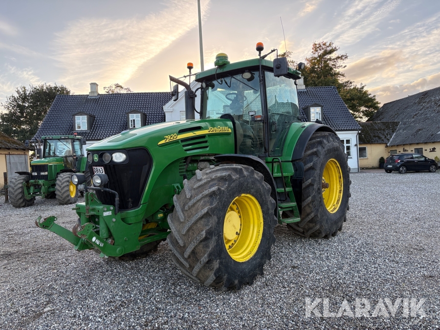 Traktor John Deere 7920