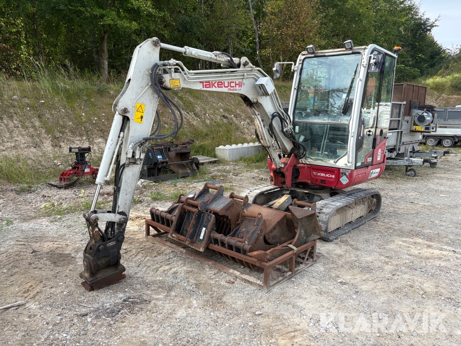 Gravemaskine Takeuchi TB230 med 5 skovle