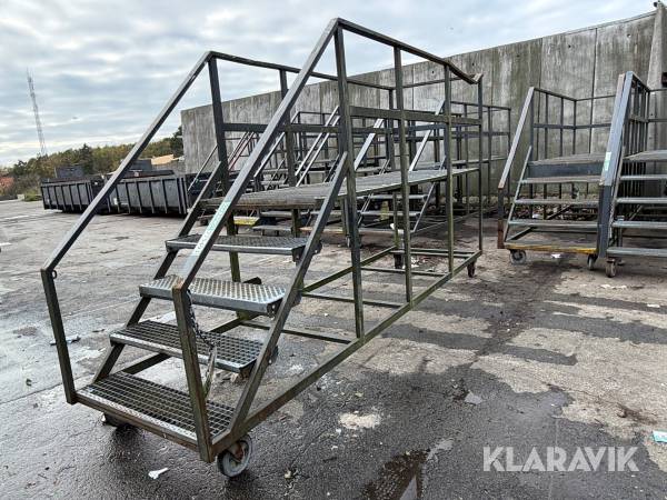 Arbejdesplatform med trappetrin