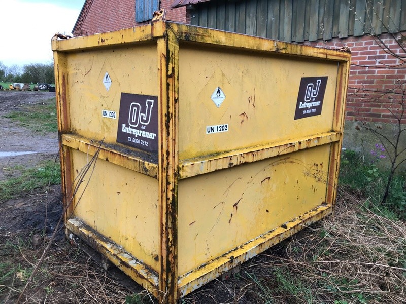 Klaravik Auktioner | Diesel container