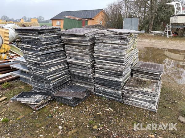 Plastriste til svinestald, ca 1000 styk
