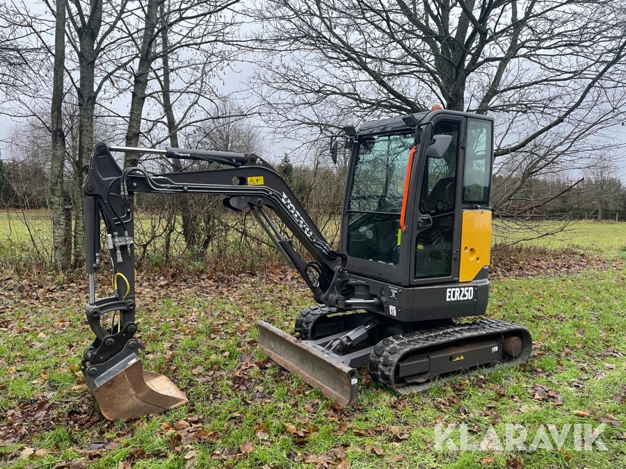 Minigraver Volvo ECR25D med skovl