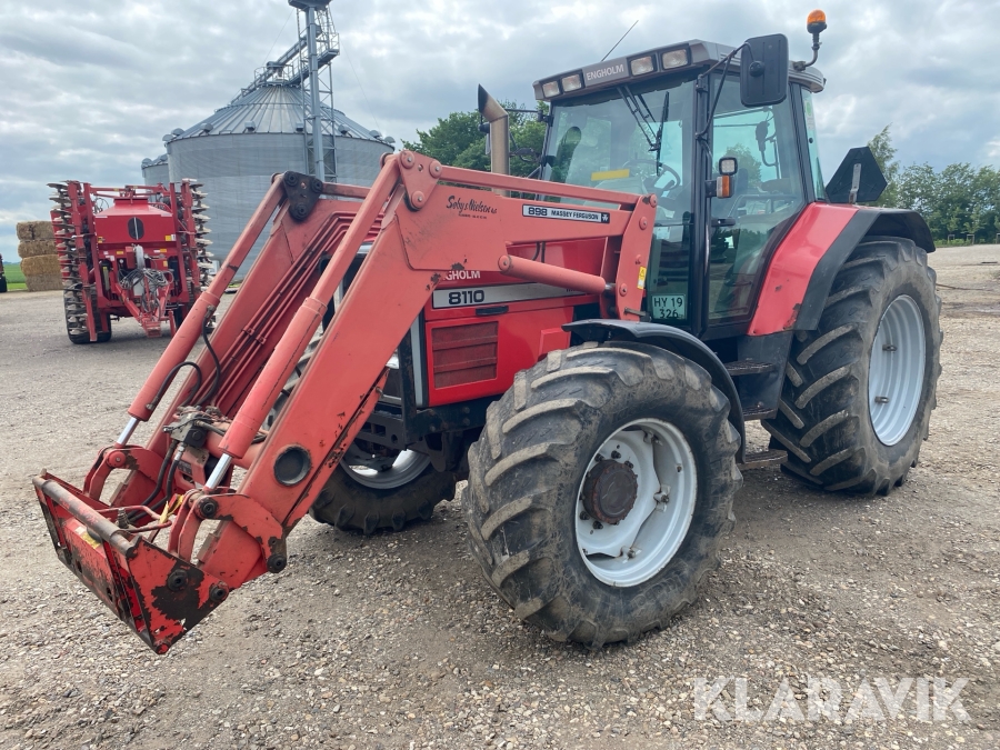 Traktor MF 8110