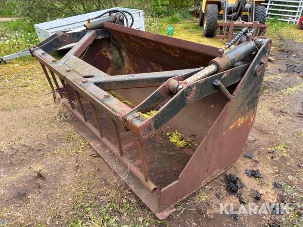 Skovl med overfald