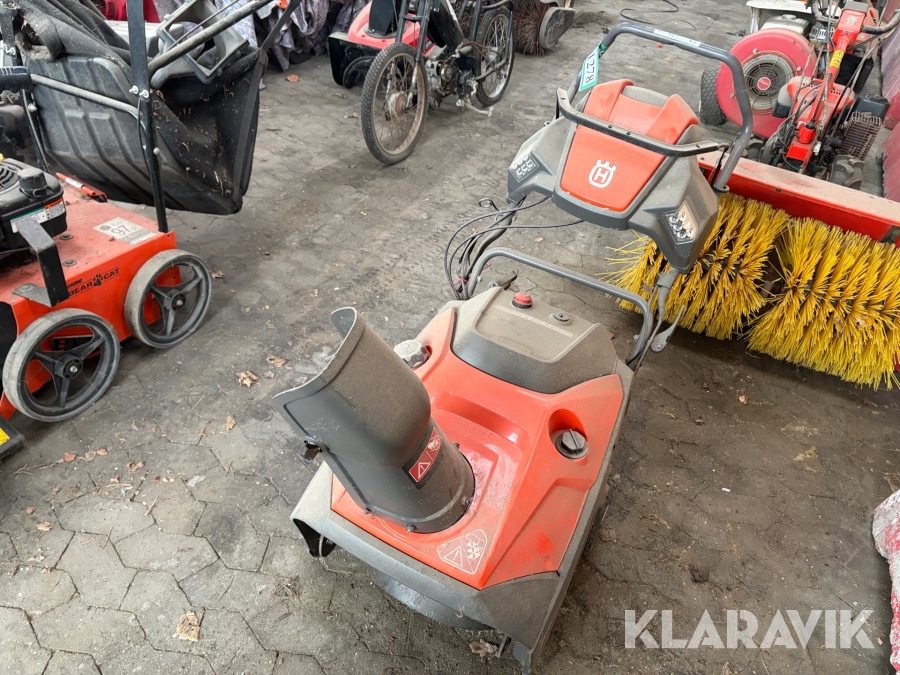 Sneslynge Husqvarna ST 121E Benzindrevet med elstart 1 styk