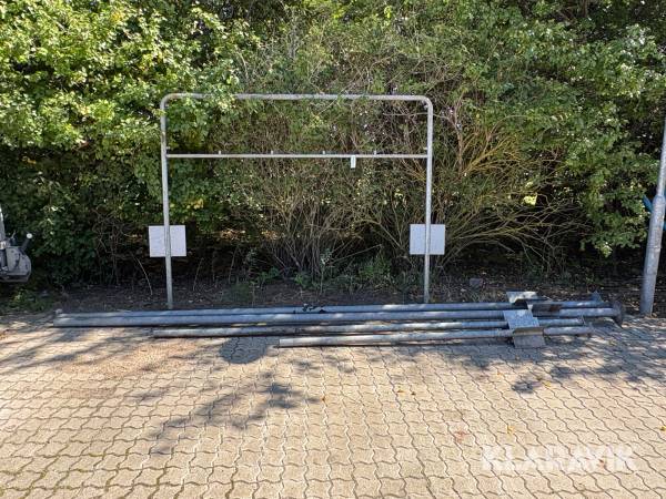 Lampestandere 4 Styk og skiltestander 1 Styk