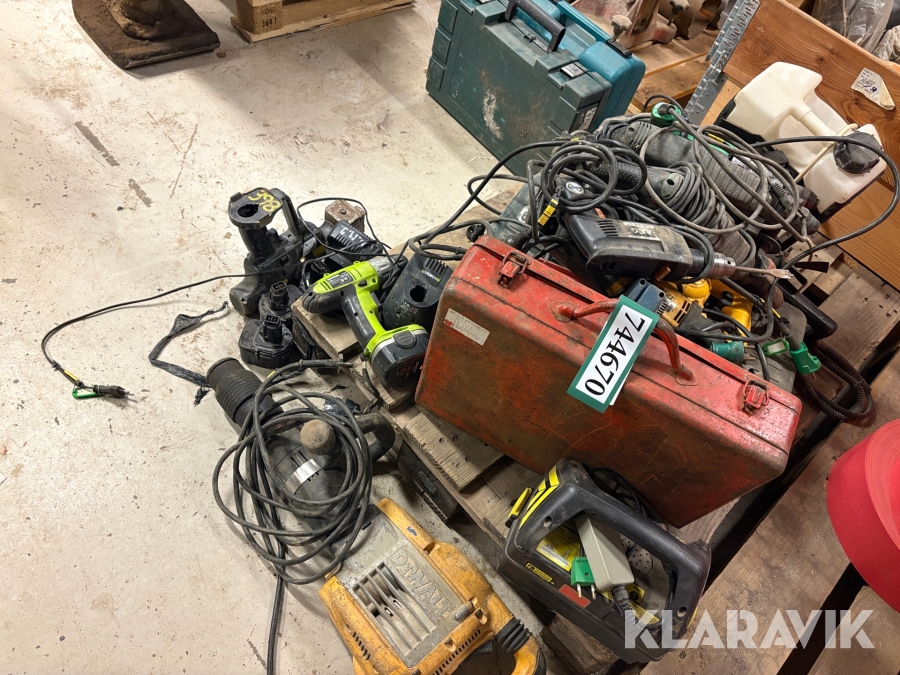 Diverse håndværktøj til strøm