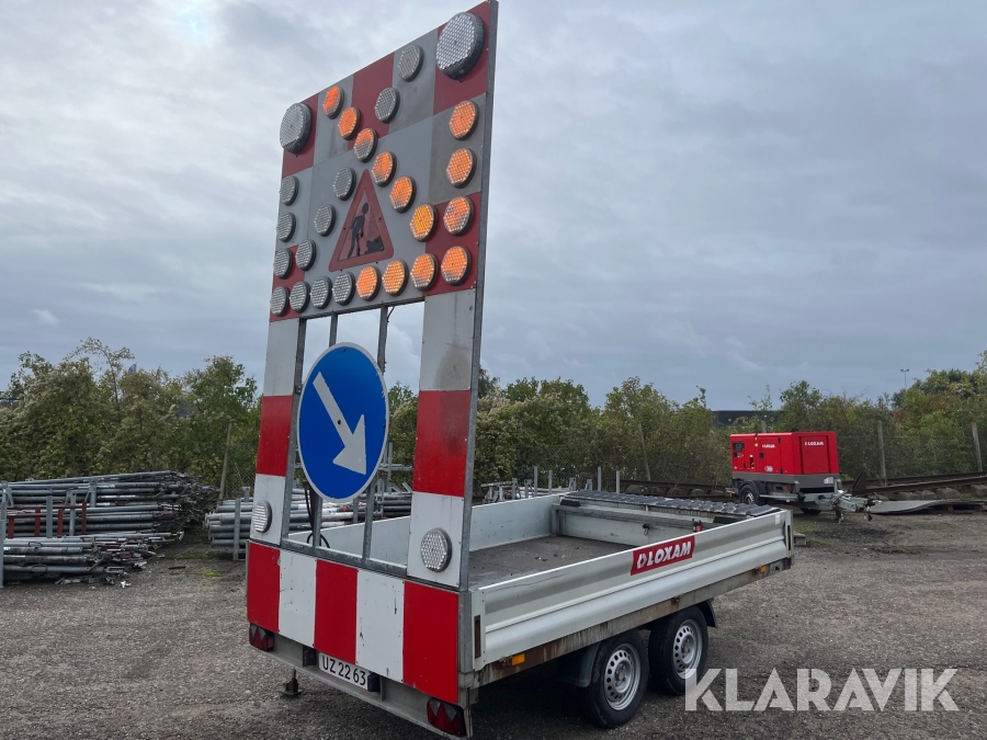 Skiltetrailer vezeko Vario 1300kg
