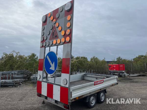 Skiltetrailer vezeko Vario 1300kg