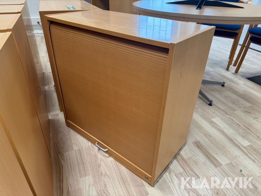 Skabe/reoler 2 styks