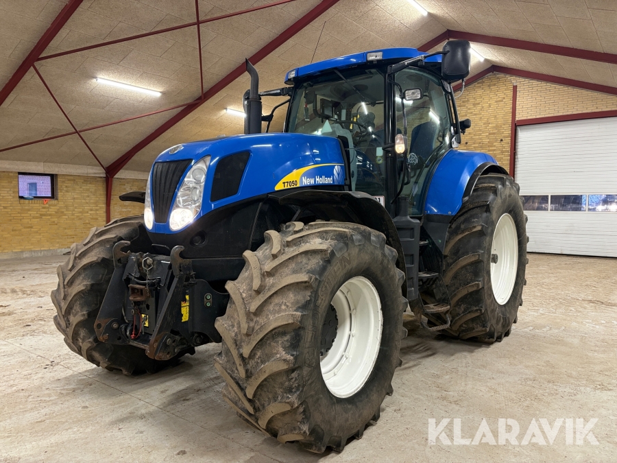 Traktor New Holland T7050