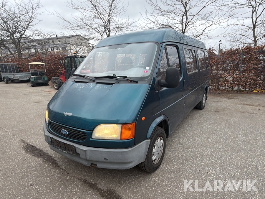 Minibus Ford Transit 2.5 L med lift