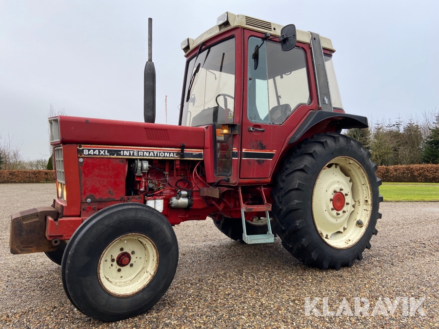 Traktor International 844 XL