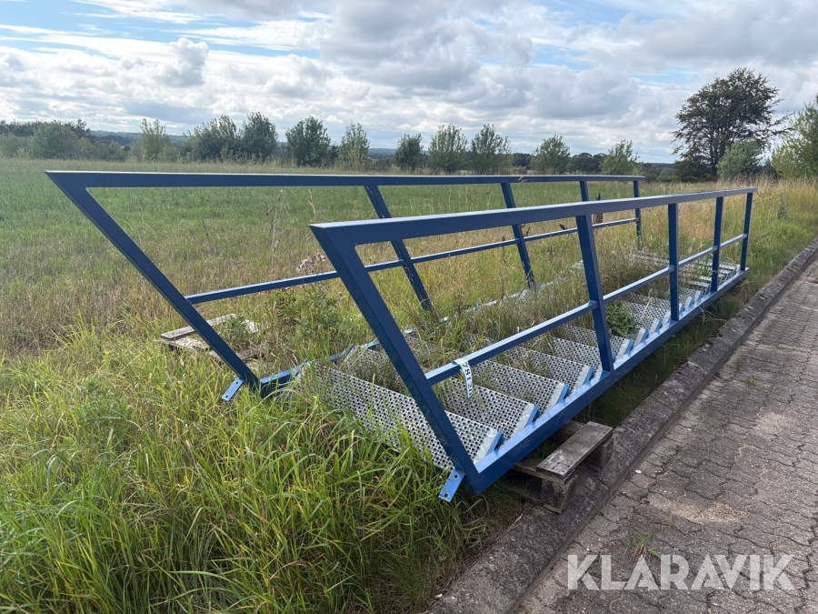 Ståltrappe med 18 galvaniserede trin