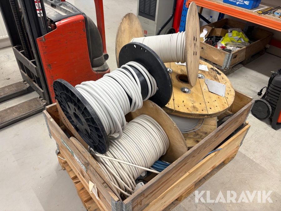 Assorterede kabler og ledninger - 1 palle