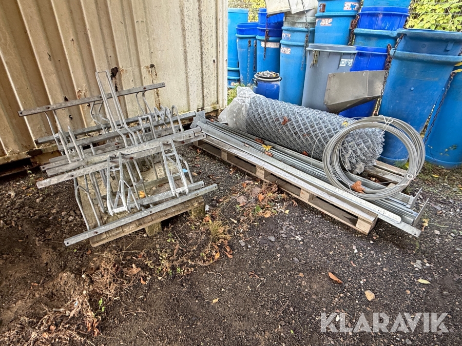 Trådhegn med stolper & 6 cykel stativer