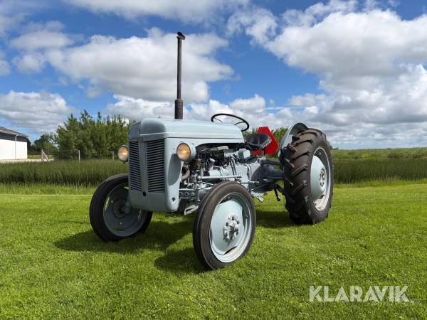 Veterantraktor Ferguson 26