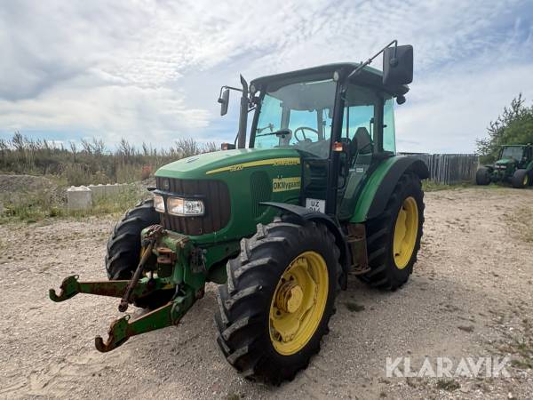 Traktor John Deere 5820 4 WD