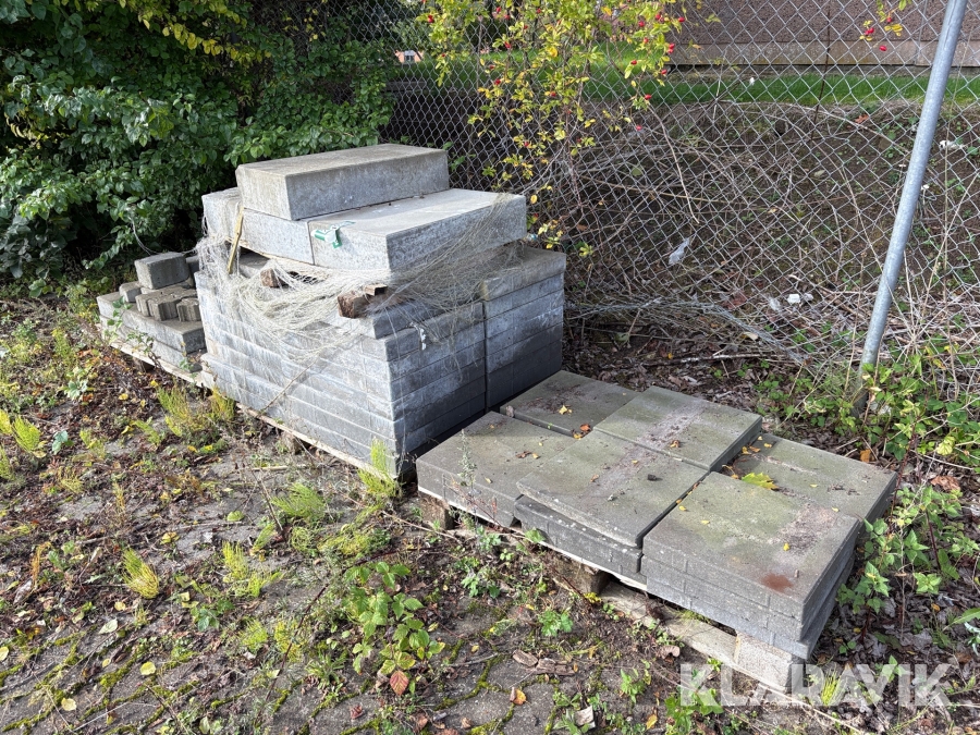 Betonklodser / fliser ca 55 styk